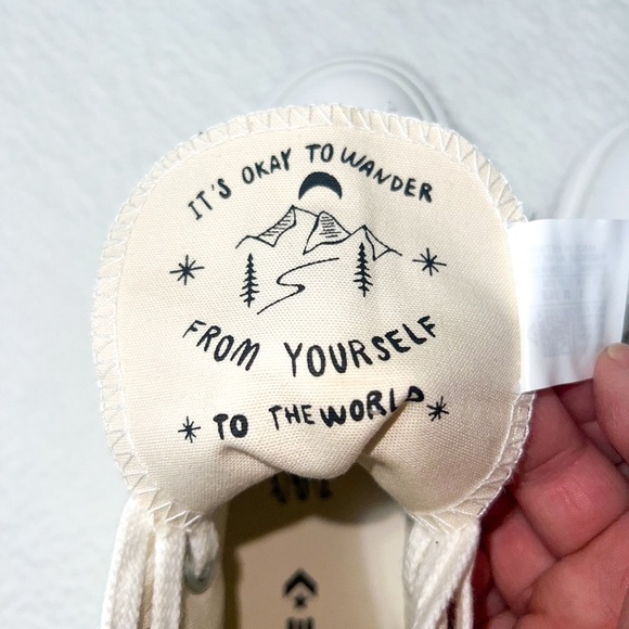 Converse Chuck Taylor All Star Lift Platform ‘It’s Okay To Wonder’ | 8 - Picture 4 of 13